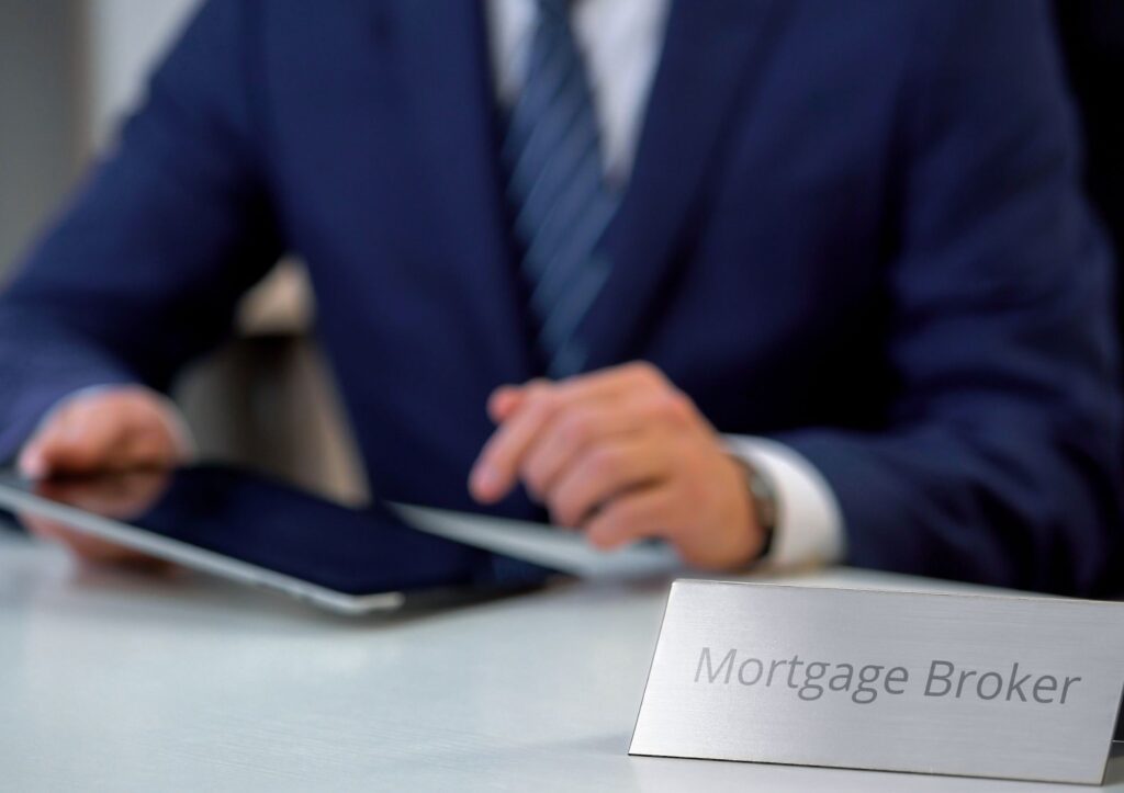 11 Reasons to Work With a Commercial Mortgage Broker